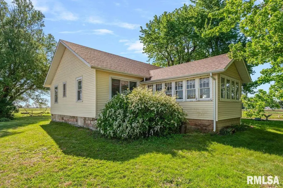 2034 N 1800 East Road Road, Stonington, IL 62567 - #3