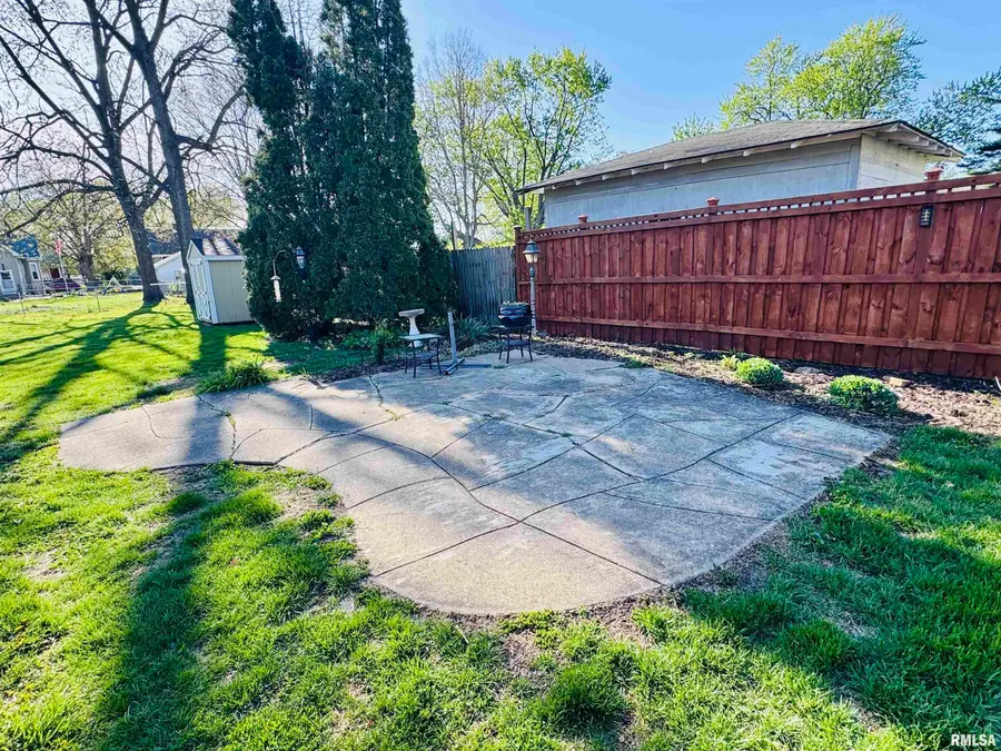 1073 Jefferson Street, Galesburg, IL 61401 - #3