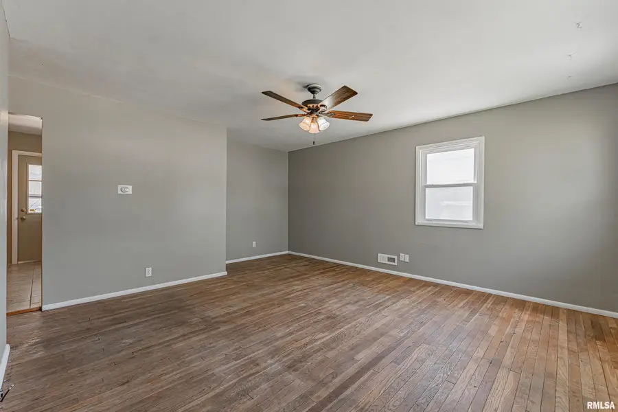 225 Nugent Place, Lincoln, IL 62656 - #3