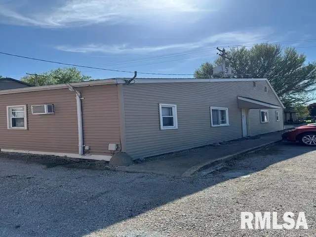 130 W Jackson Street, Virden, IL 62690 - #1