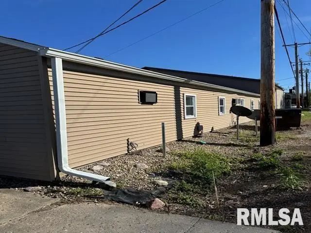 130 W Jackson Street, Virden, IL 62690 - #3
