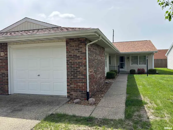 100 Heights Avenue #4, Taylorville, IL 62568