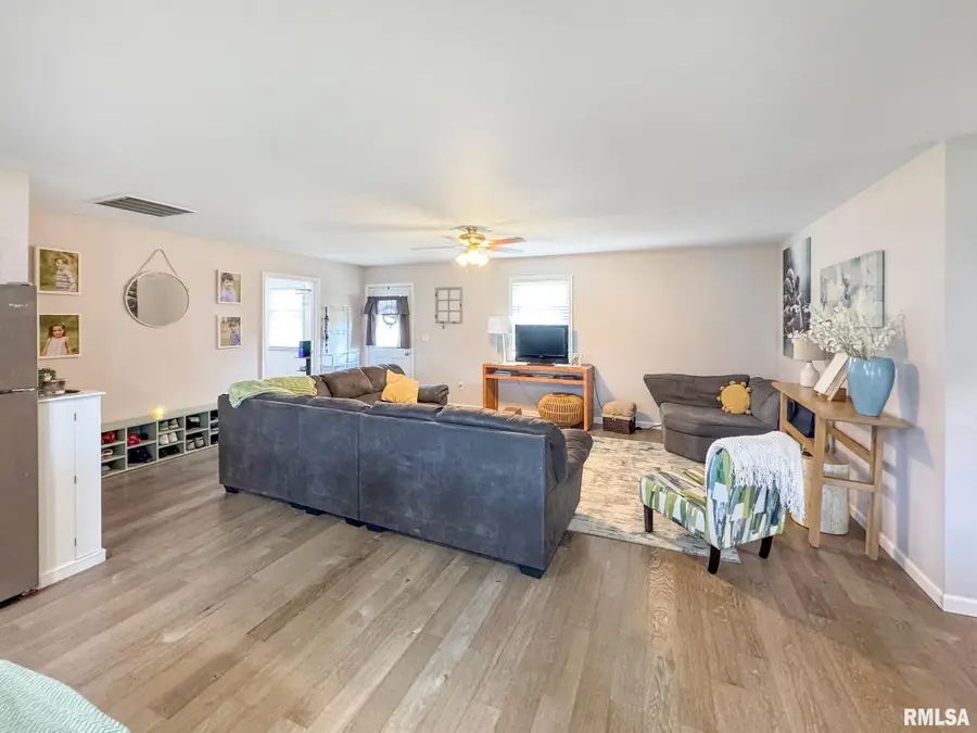 301 Mechanic Street, Mount Sterling, IL 62353 - #3