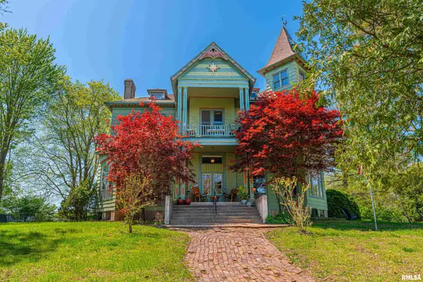 324 W Jackson Street, Petersburg, IL 62675