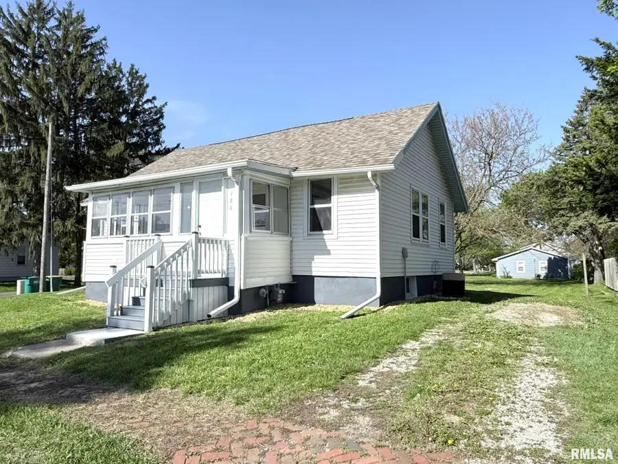 484 Lawrence Avenue, Galesburg, IL 61401 - #2