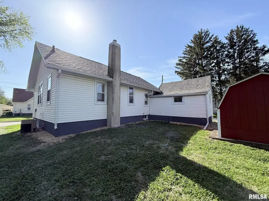 484 Lawrence Avenue, Galesburg, IL 61401 - #3