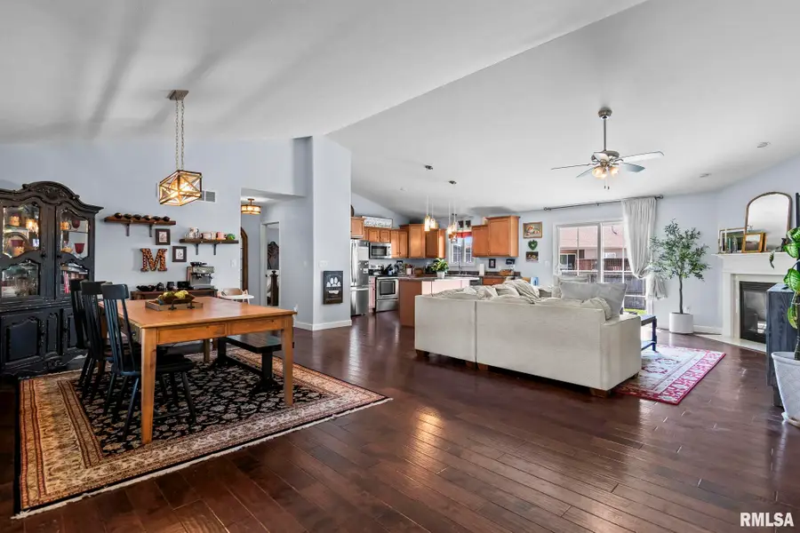 420 Garvey Lane, Chatham, IL 62629 - #3