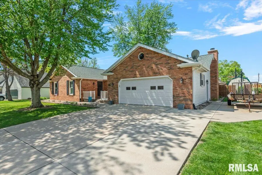 15 Stardust Drive, Sherman, IL 62684 - #3