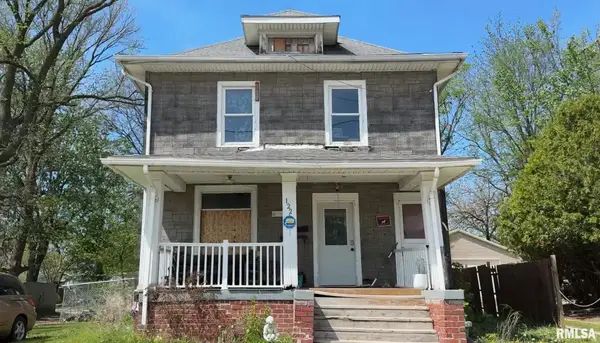 122 N Henderson Street, Galesburg, IL 61401