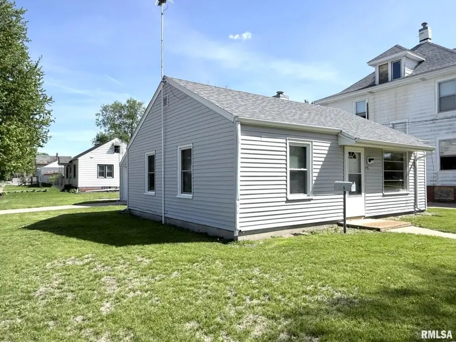 715 E 3rd Street, Galesburg, IL 61401 - #2