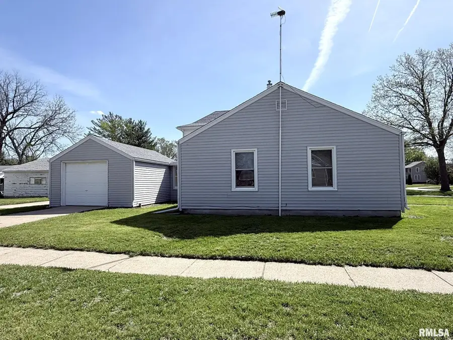 715 E 3rd Street, Galesburg, IL 61401 - #3