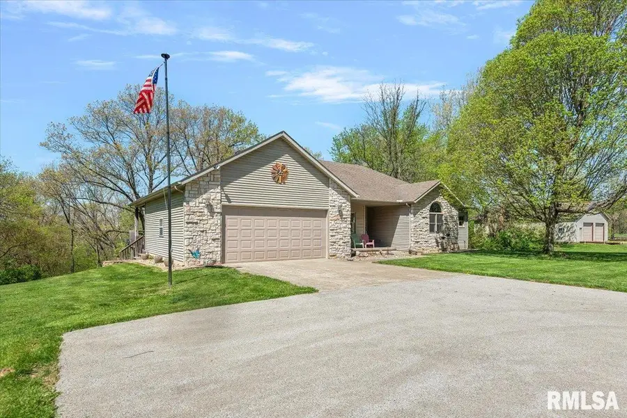13563 Woodland Drive, Athens, IL 62613 - #2