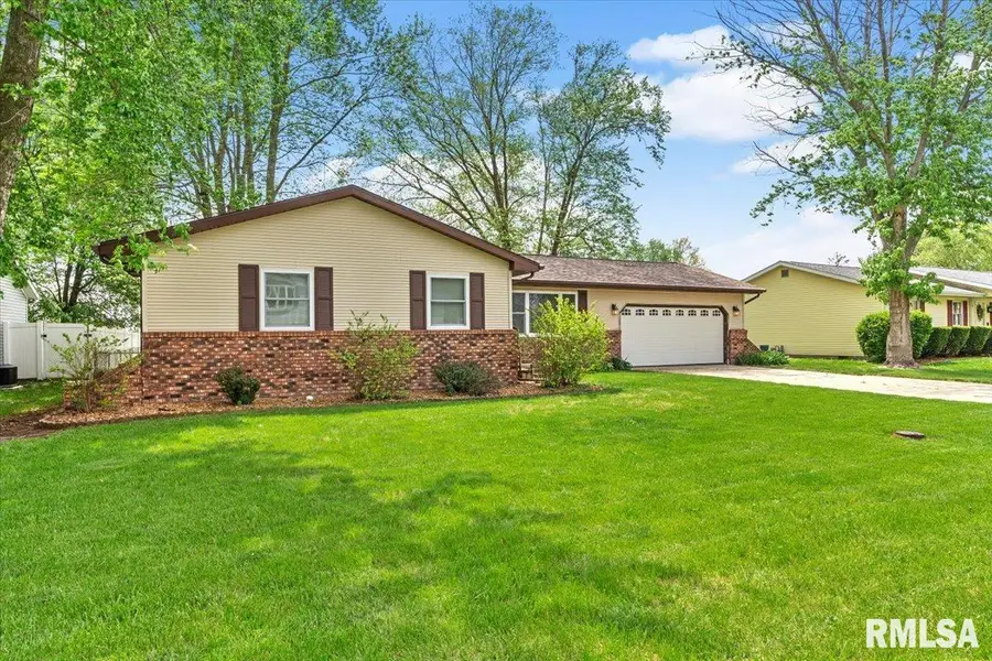 17 Santa Fe Drive, Auburn, IL 62615 - #3