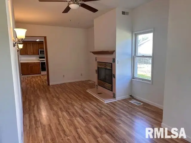 117 E Chambers Street, Jacksonville, IL 62650 - #3