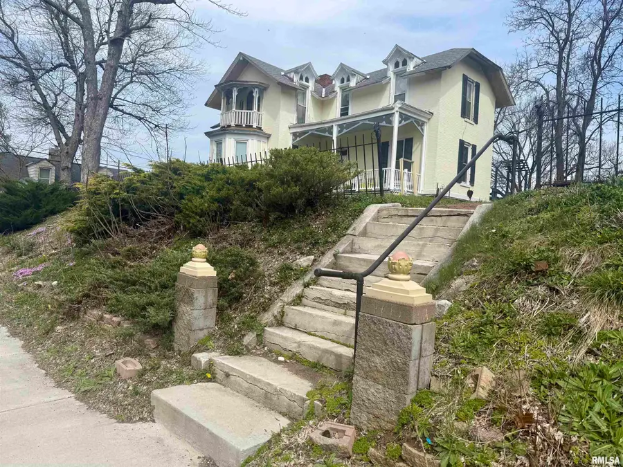 1016 N 4th Street, Quincy, IL 62301-1810 - #2