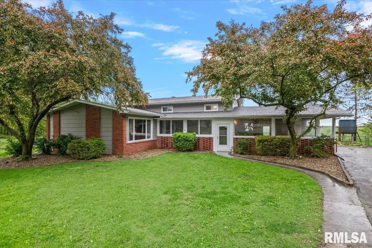 4 Edgewood Drive, Auburn, IL 62615 - #1