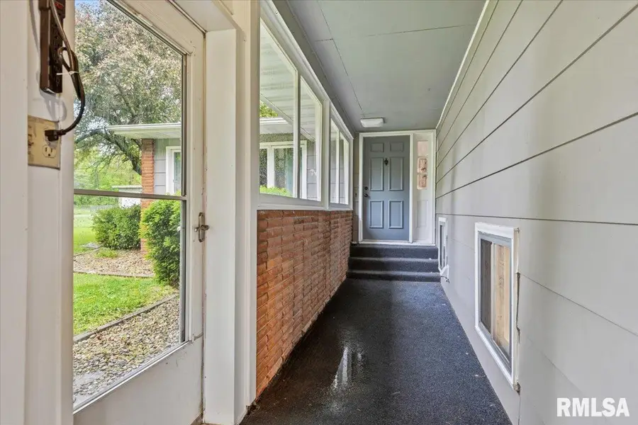 4 Edgewood Drive, Auburn, IL 62615 - #2