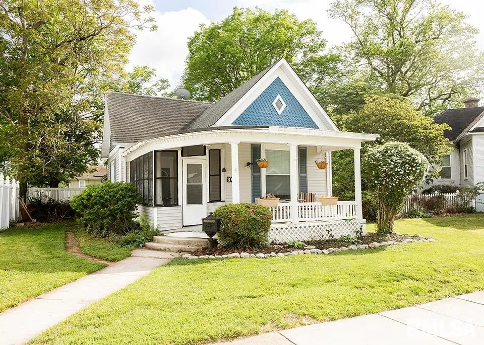 305 W Clark Avenue, Effingham, IL 62401 - #1