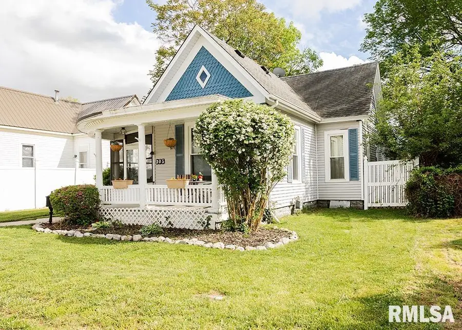 305 W Clark Avenue, Effingham, IL 62401 - #2