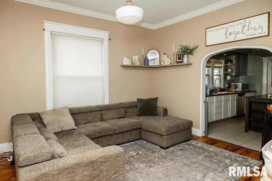 305 W Clark Avenue, Effingham, IL 62401 - #3