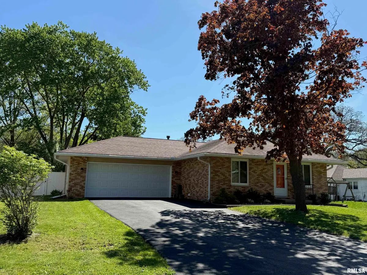 514 N 11th Street, Petersburg, IL 62675 - #1