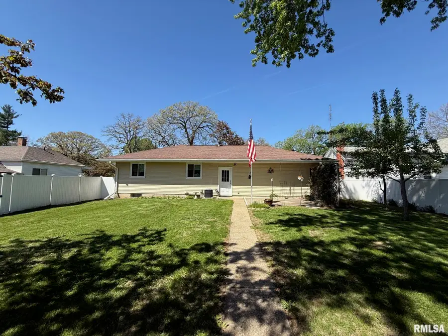 514 N 11th Street, Petersburg, IL 62675 - #2