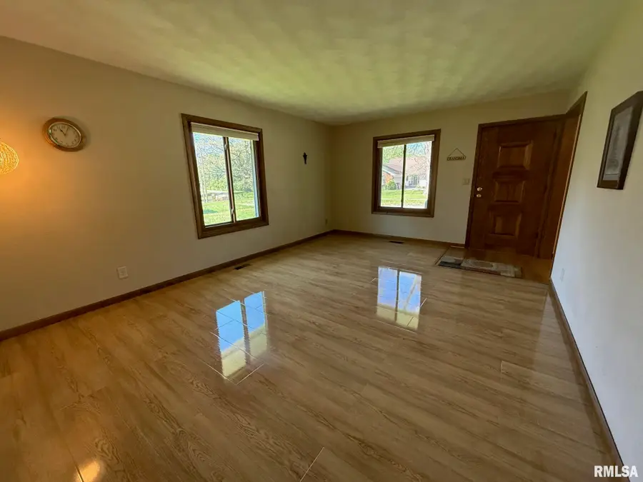 514 N 11th Street, Petersburg, IL 62675 - #3