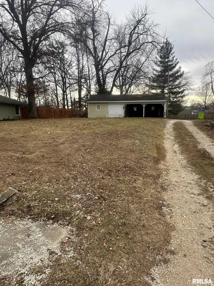 137 W Chambers Street, Jacksonville, IL 62650 - #3