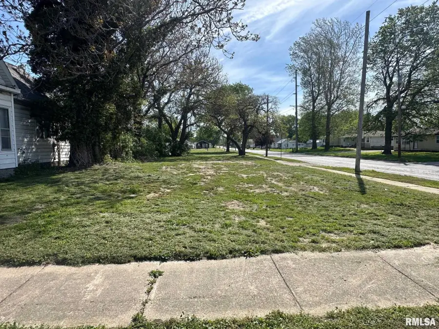 800 N Clay Street, Jacksonville, IL 62650 - #2