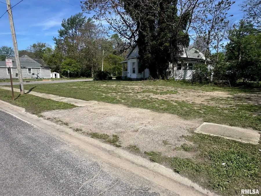 800 N Clay Street, Jacksonville, IL 62650 - #3
