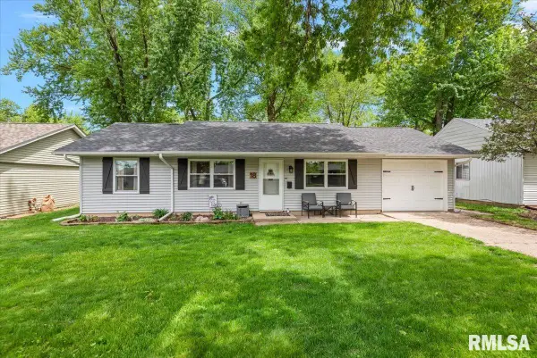 18 Nottingham Drive, Chatham, IL 62629