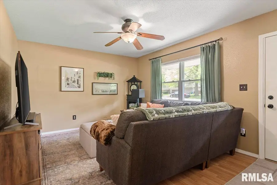 18 Nottingham Drive, Chatham, IL 62629 - #3