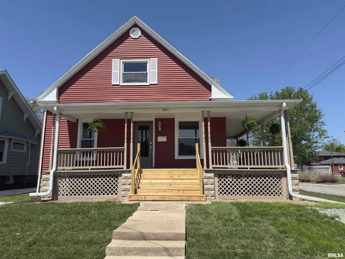 801 W Market Street, Taylorville, IL 62568 - #1