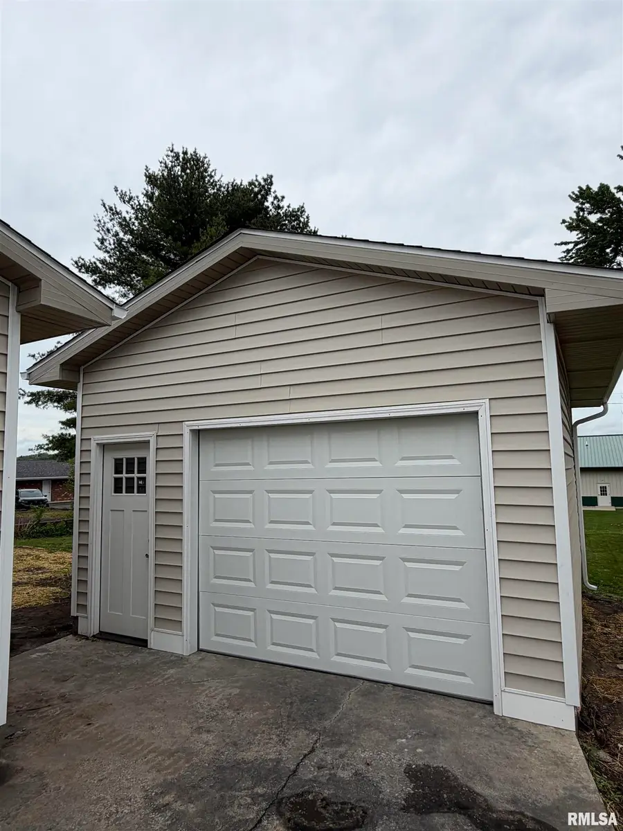 858 W Superior Street, Jacksonville, IL 62650 - #2