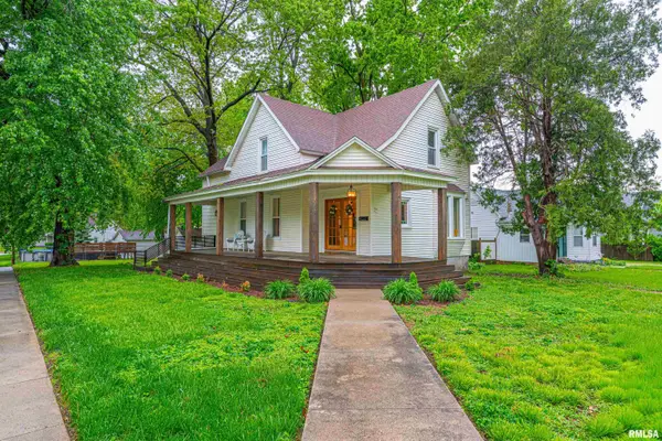 203 Oglesby Avenue, Lincoln, IL 62656