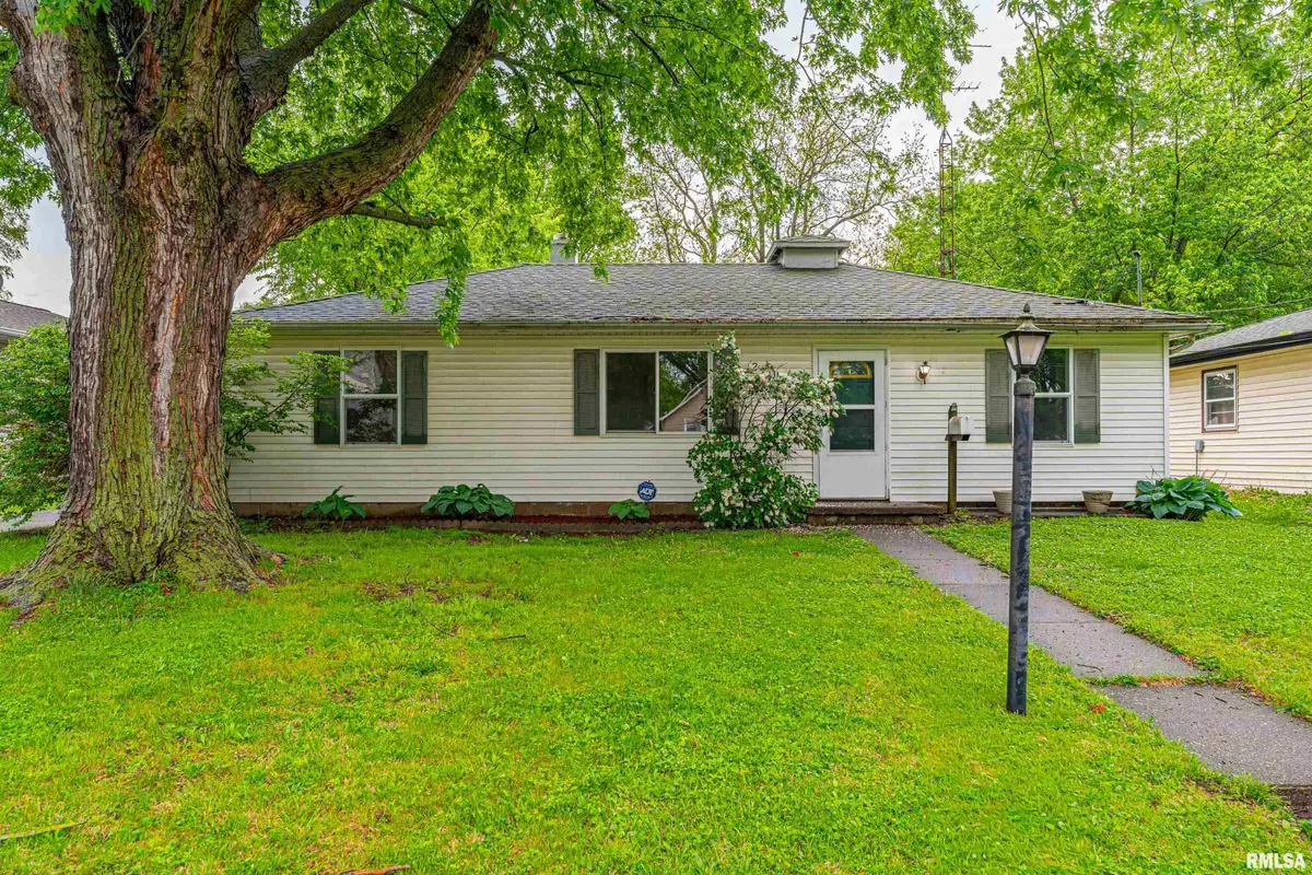 205 Palmer Avenue, Lincoln, IL 62656 - #1