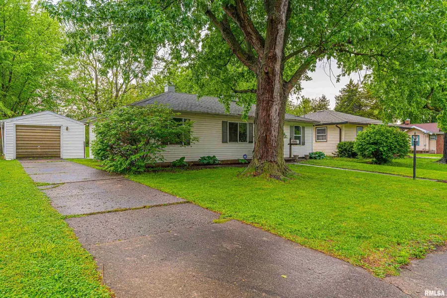 205 Palmer Avenue, Lincoln, IL 62656 - #2