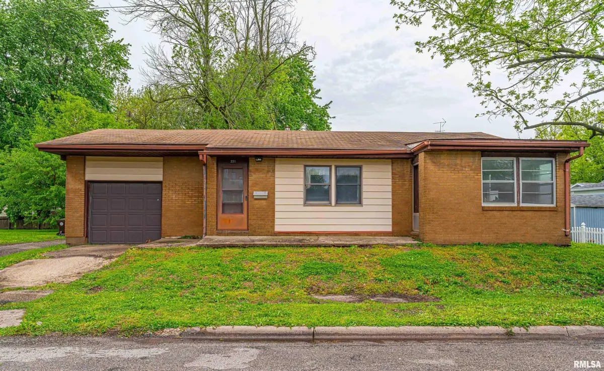 221 N Sherman Street, Lincoln, IL 62656 - #1
