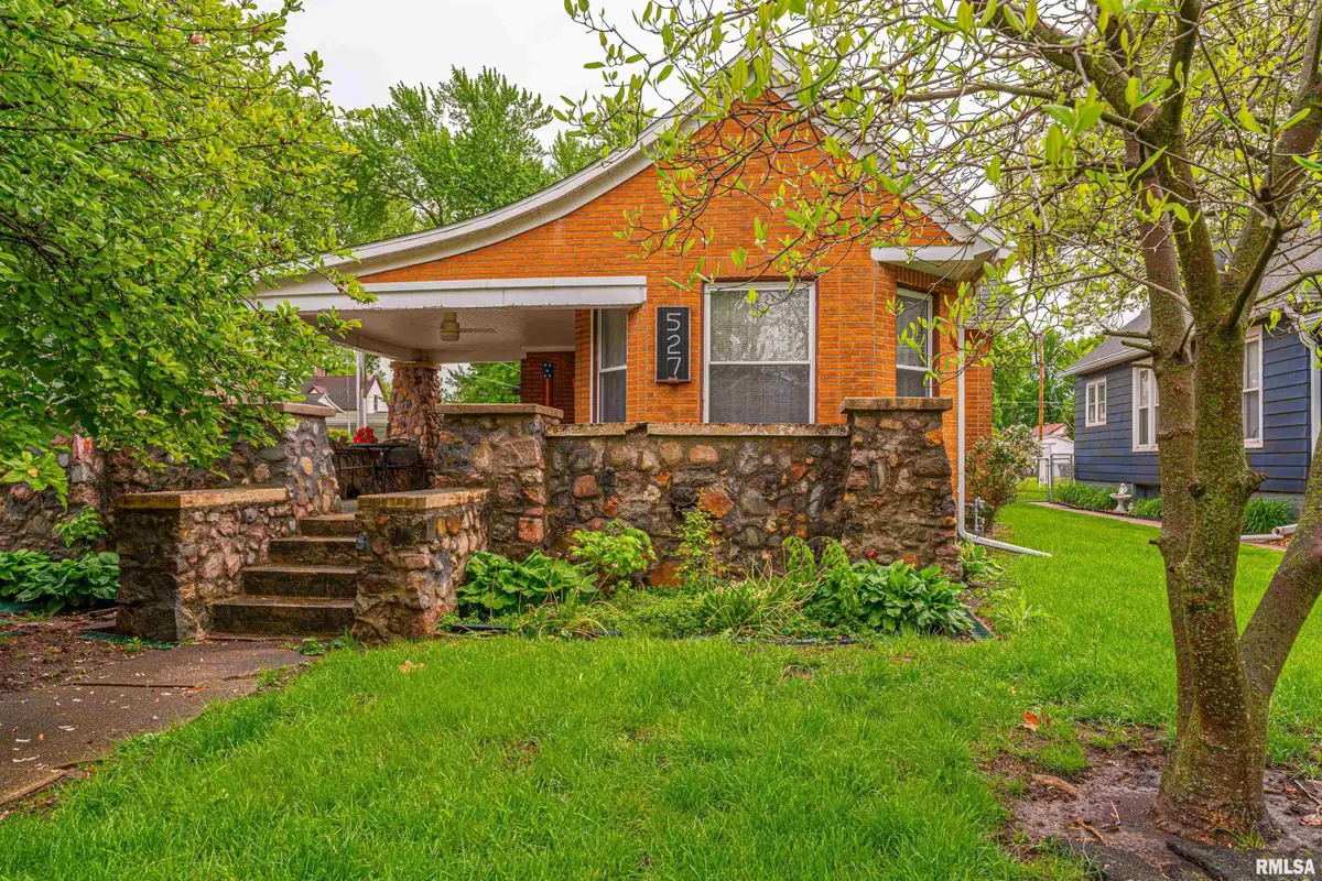 527 8th Street, Lincoln, IL 62656 - #1