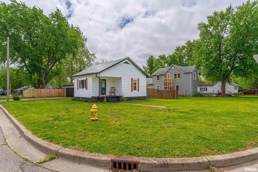 1228 N Ottawa Street, Lincoln, IL 62656 - #2