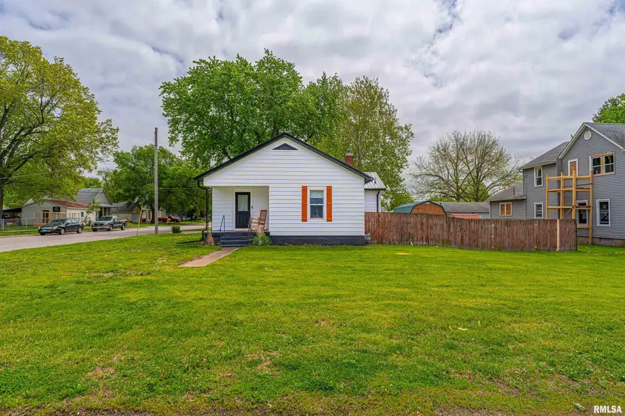 1228 N Ottawa Street, Lincoln, IL 62656 - #3