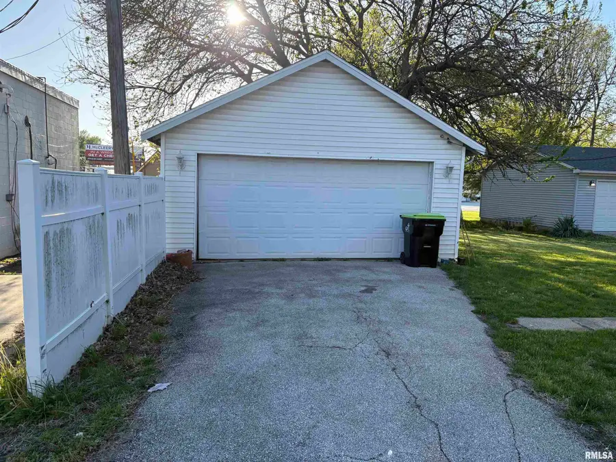835 S Fayette Street, Jacksonville, IL 62650 - #2