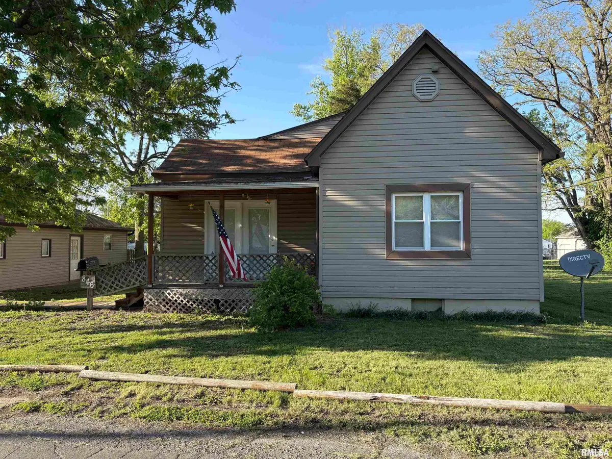 846 W Railroad Street, Jacksonville, IL 62650 - #1