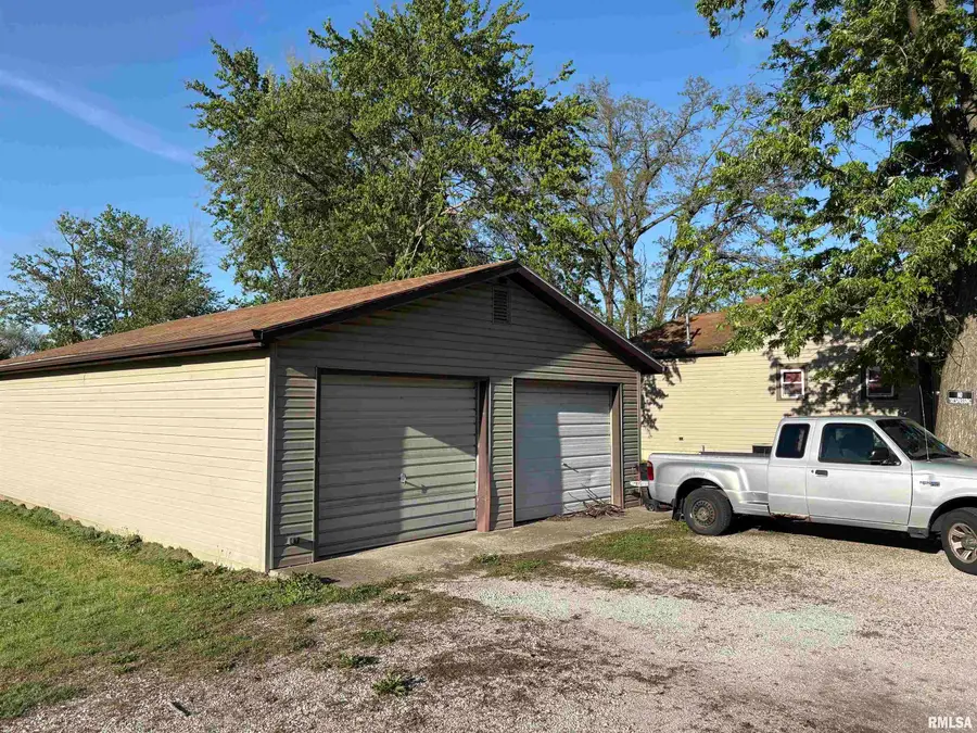 846 W Railroad Street, Jacksonville, IL 62650 - #2