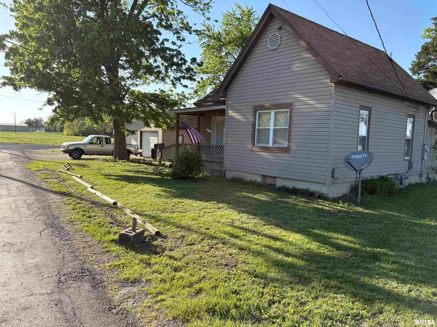 846 W Railroad Street, Jacksonville, IL 62650 - #3