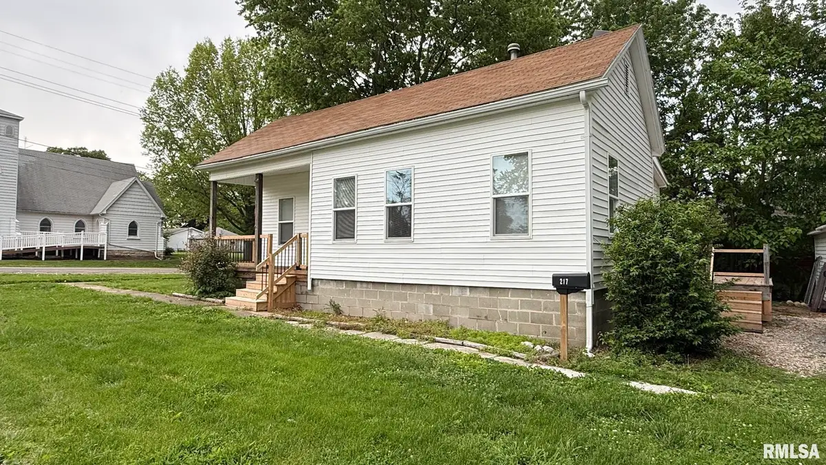 217 E Tremont Street, Waverly, IL 62692 - #1