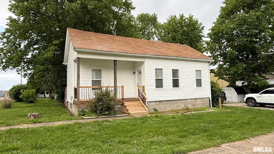 217 E Tremont Street, Waverly, IL 62692 - #2