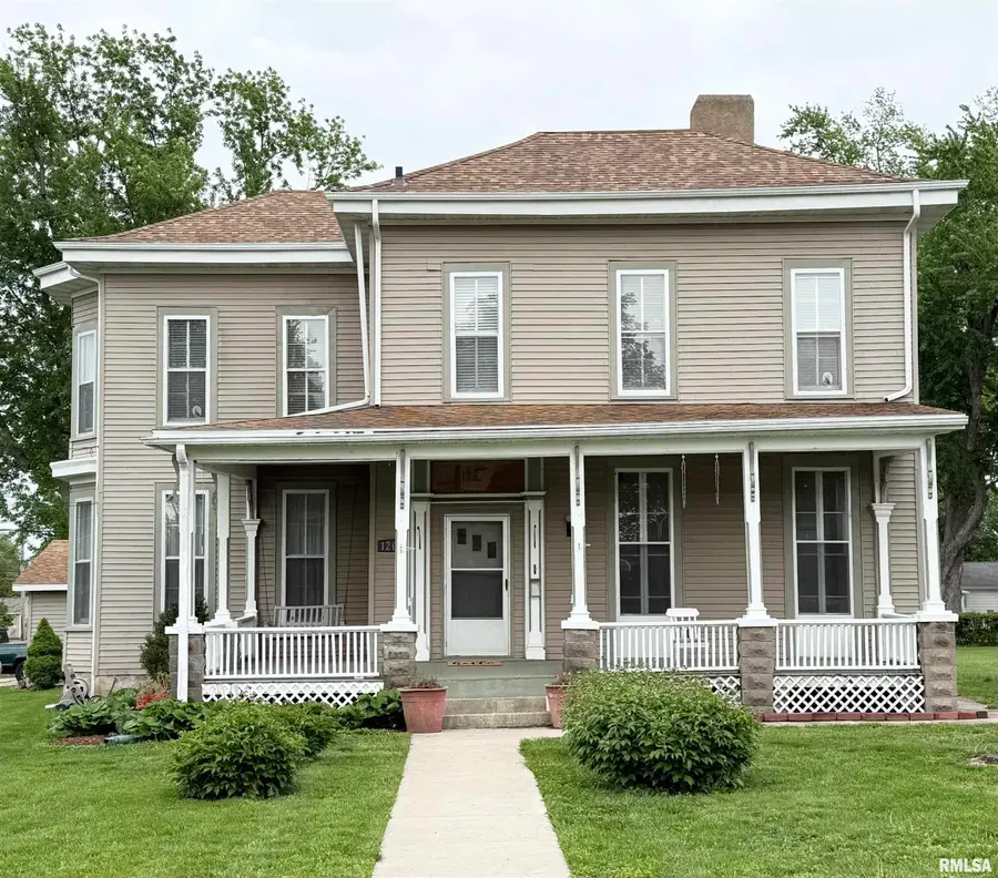 1206 S Clay Avenue, Jacksonville, IL 62650 - #2