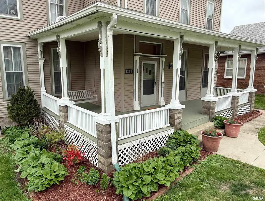 1206 S Clay Avenue, Jacksonville, IL 62650 - #3