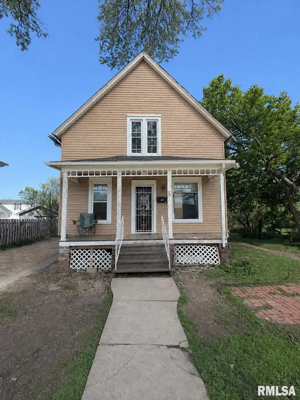 1057 S Pearl Street, Galesburg, IL 61401